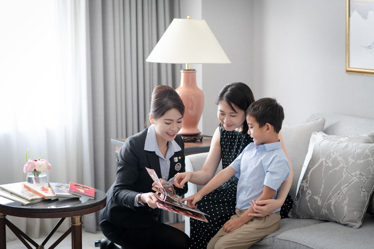 ▲漢來飯店舉辦「漢來小小英式管家生活營」，開放6至12歲小朋友報名，由專業管家團隊帶領小朋友體驗星級飯店服務，並指導孩子們培養旅行與生活自理能力等。（圖／漢來飯店提供）