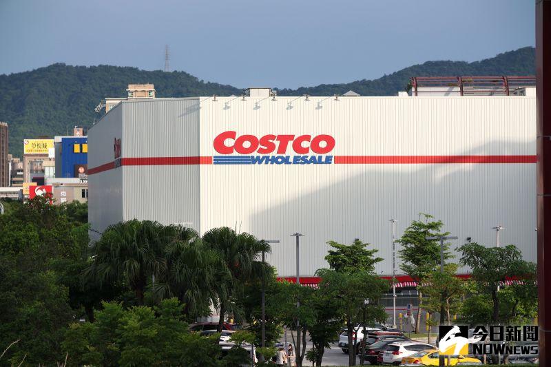 ▲美式賣場好市多（Costco）販售許多大份量且獨特的商品，高CP值成為許多台灣家庭的最愛去處。（圖／記者陳明中攝）