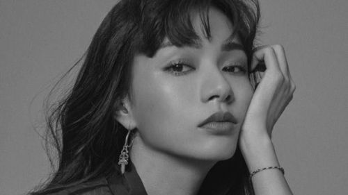 正妹走金曲紅毯「西裝一掀開只穿胸罩」辣爆　本人是台版小松菜奈