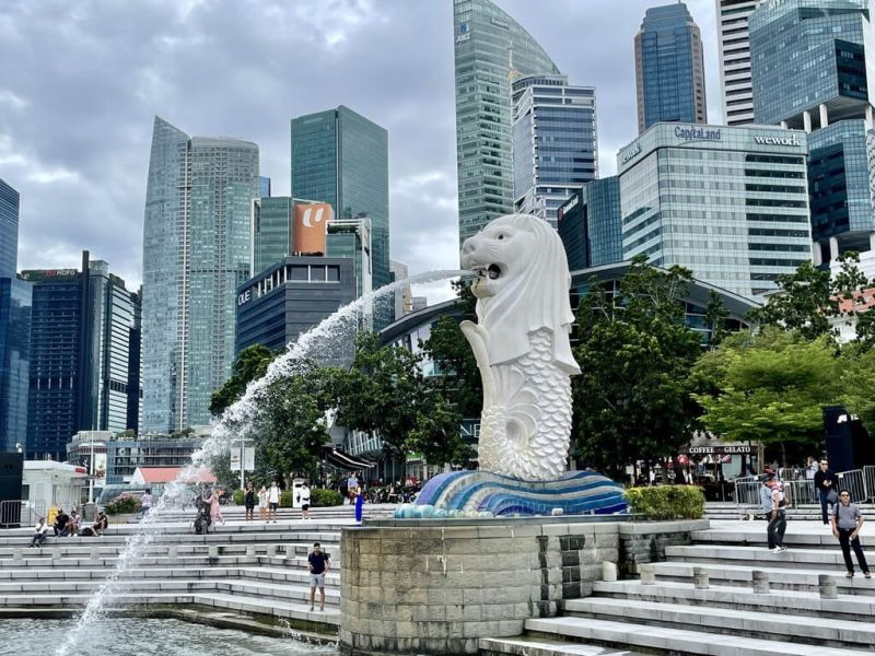 ▲中國駐新加坡大使館與駐汶萊大使館分別宣布，26日起將恢復對兩國公民的15天免簽入境政策。為阻止COVID-19（2019冠狀病毒疾病）疫情擴散，此項免簽政策已暫停3年多。圖為新加坡地標魚尾獅。（中央社檔案照片）