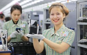 三星,越南 ▲三星全球手機產量有60%來自越南。(圖/翻攝自Vietnam Investment Review)