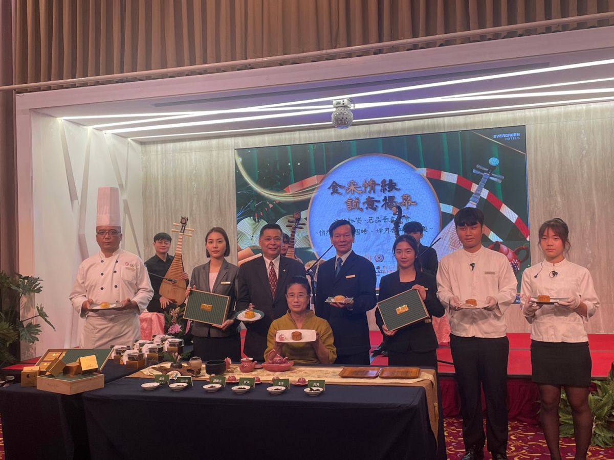 ▲台南台糖長榮酒店今舉行中秋紛饗茗品薈友茶會活動，發表「金采情緣」中秋月餅禮盒（圖／記者林怡孜攝，2023,06,29）