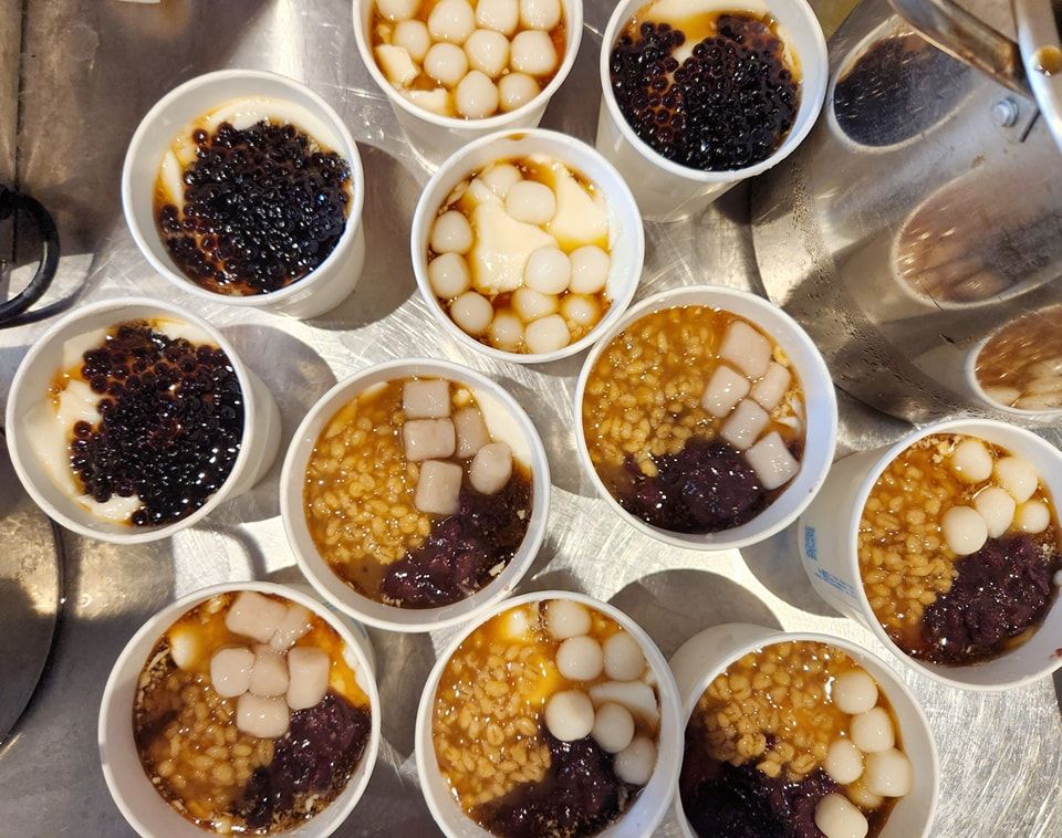 ▲豆花吃起來不但冰涼消暑，又可以自己選擇配料，成為許多民眾的夏日首選甜點。（圖／豆腐花臉書）