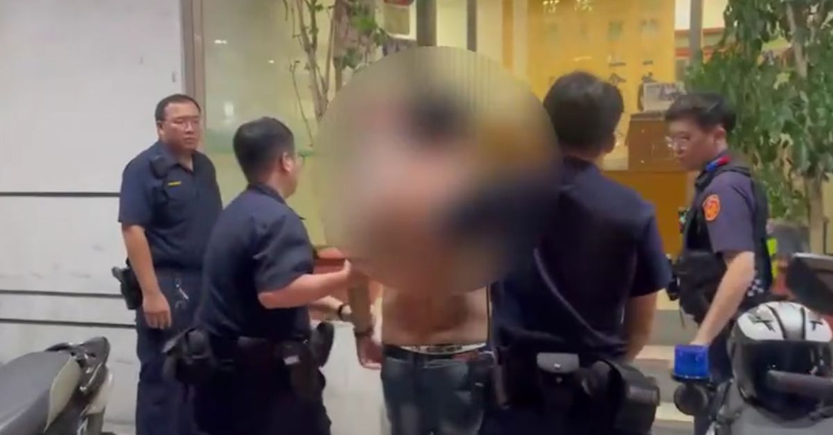 ▲警方趕抵後，立刻壓制3人帶回偵辦。（圖／翻攝畫面）