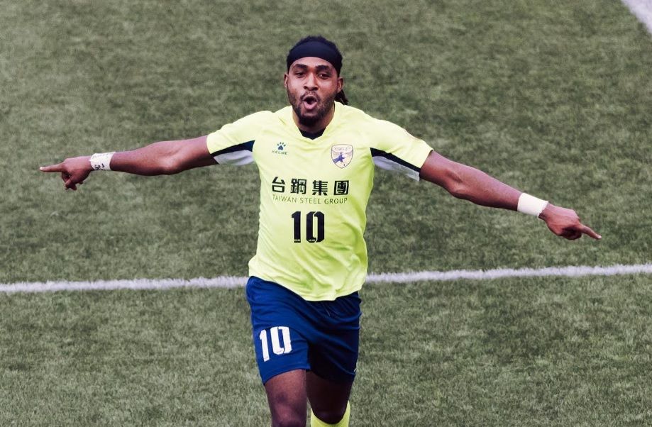 ▲台南市台鋼足球隊英國籍球員馬可（Marc Fenelus），因球技精湛被譽為「射門王」，未料馬可卻涉嫌性侵外籍女網友，法院一審判處3年2月。（圖／翻攝Marco Fenelus臉書）  