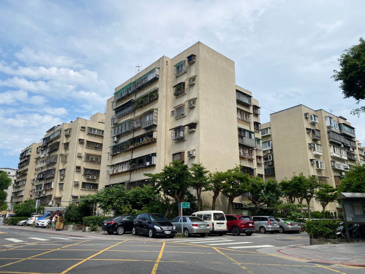 ▲薪資所得調整的幅度，追不上房價飆漲的速度，台南市相差15倍之多，讓人最想躺平，雙北高房價也讓人吃不消。（示意圖／記者徐銘穗攝）