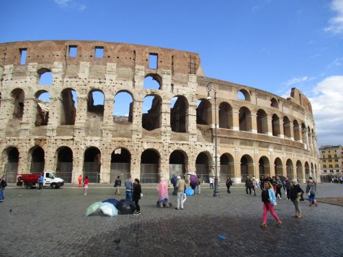 羅馬競技場遊客頻脫序　義國祭重罰扼止歪風
