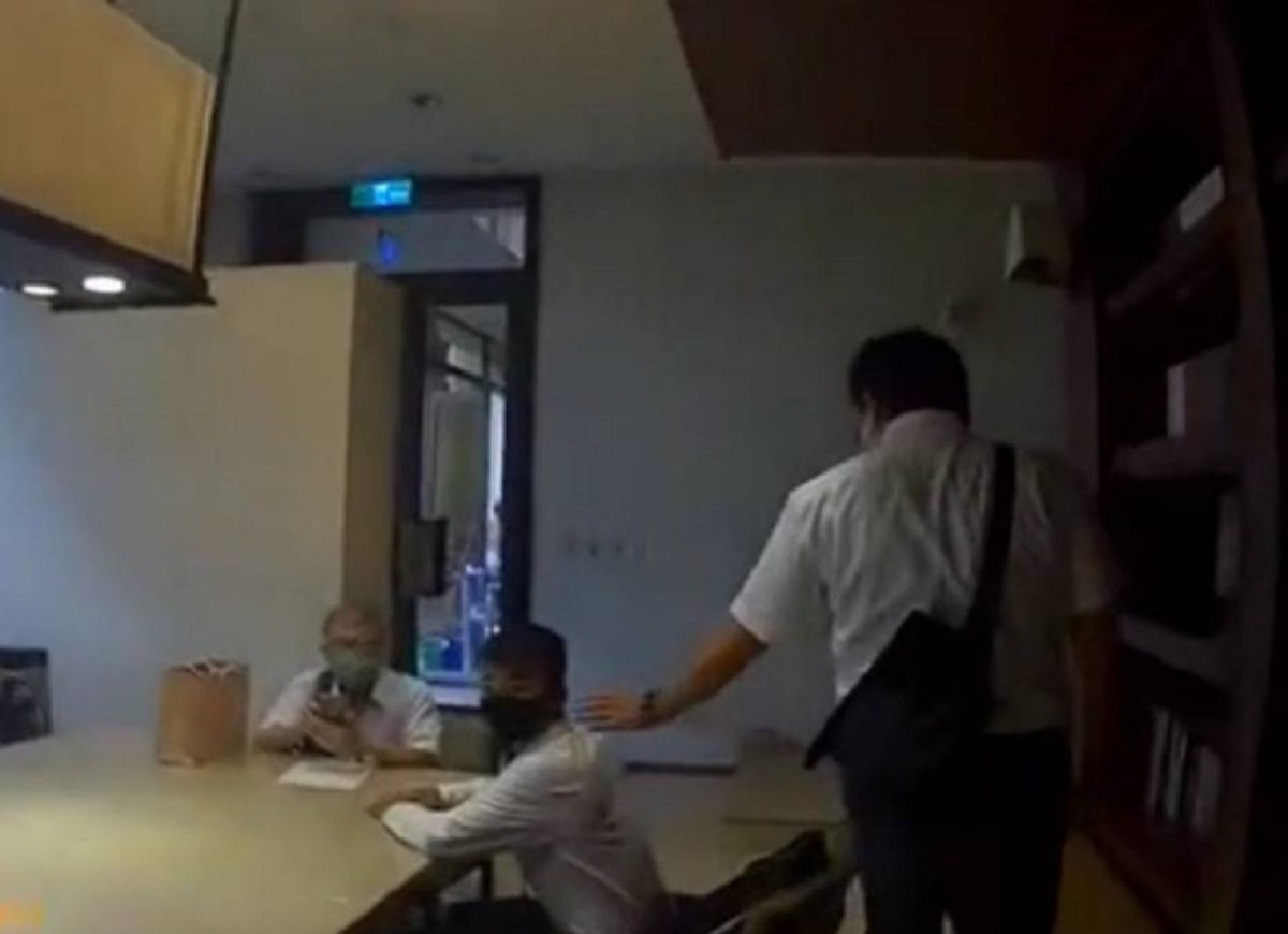 ▲警方上週剛逮獲車手及把風人員，昨天又在同一地點查獲另一車手及在外把風的盯哨男子，警詢後依詐欺罪嫌送辦。(圖／記者郭凱杰翻攝)