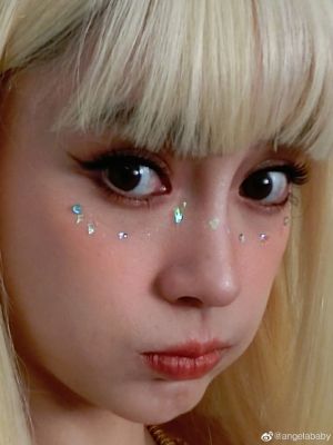 ▲Angelababy被粉絲吐槽假髮太假。(圖 /楊穎工作室微博) ▲Angelababy被粉絲吐槽假髮太假。(圖 /楊穎工作室微博)