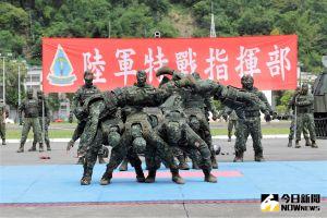 ▲陸軍特指部在8軍團隊慶活動中，震撼的綜合格鬥戰技操演，為活動帶來高潮。（圖／記者莊全成攝）