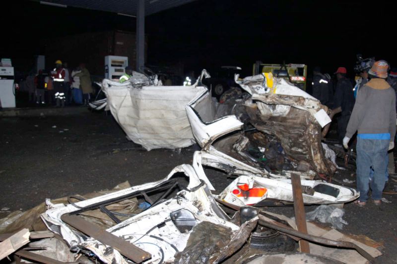 ▲肯亞一輛卡車今晚在西部一處繁忙公路路口衝撞許多其他車輛，至少造成48人死亡。（圖／美聯社／達志影像）