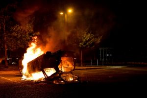 連4晚暴動洗劫燒車頻傳　法國出動4.5萬警力維安
