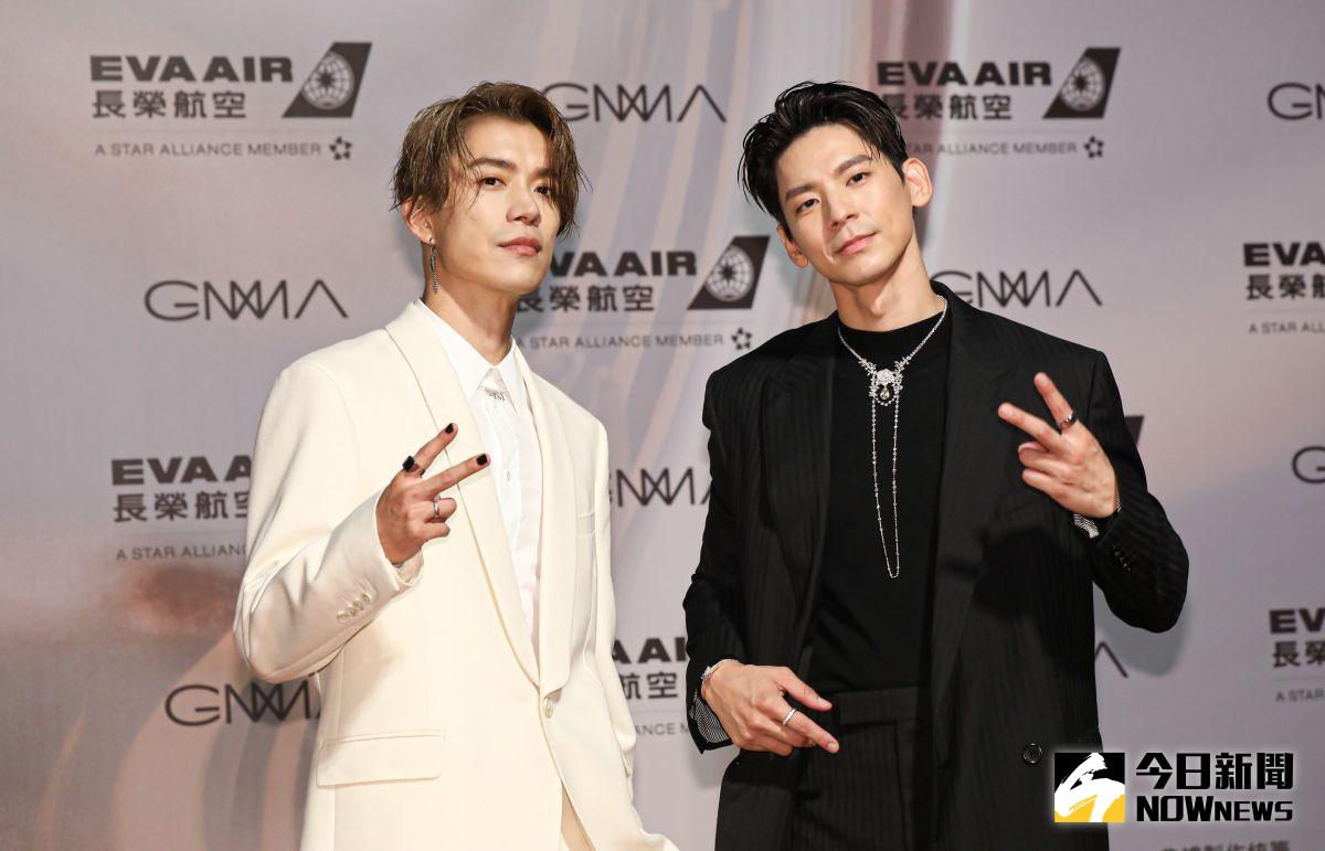 ▲劉家凱（左）、林柏宏一白一黑的服裝搭配，被封為紅毯最帥氣。（圖／NOWnews攝影中心）