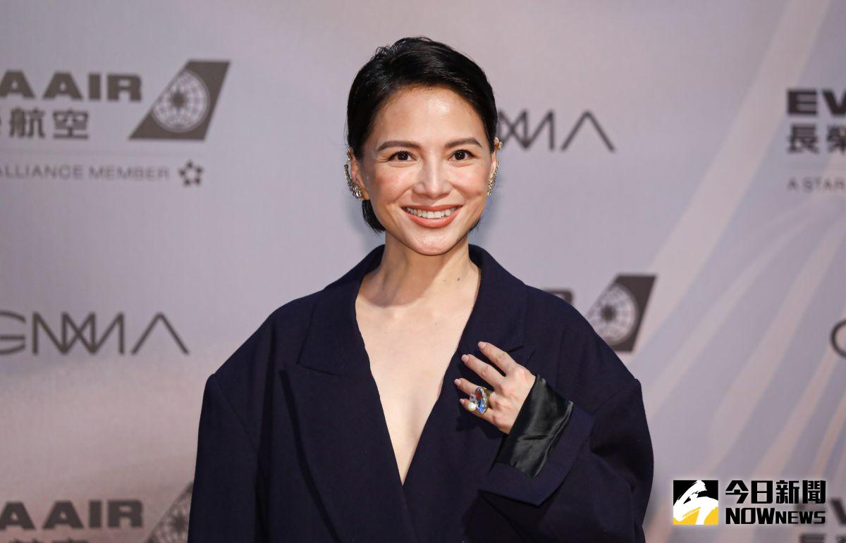 ▲2023「第34屆金曲獎」，李心潔揮別甜美形象，穿「寬鬆西裝」露胸前深V。（圖／NOWnews攝影中心）