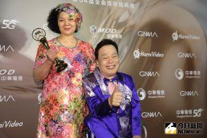 ▲66歲的阿吉仔以《心愛的謝謝》奪得第34屆最佳台語男歌手獎,並在台上激動感謝太太的陪伴,感動全場。(圖/NOWnews攝影中心) ▲66歲的阿吉仔以《心愛的謝謝》奪得第34屆最佳台語男歌手獎,並在台上激動感謝太太的陪伴,感動全場。(圖/NOWnews攝影中心)