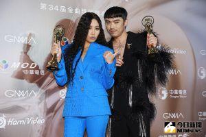 ▲A-Lin（左）、HUSH奪最佳華語男女歌手獎。（圖／NOWnews攝影中心）