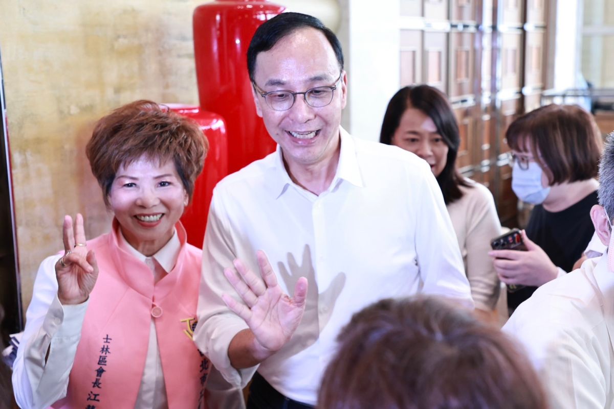 ▲韓國瑜女兒韓冰被黨部屬意為參選北市中正、萬華立委可能人選，朱立倫今受訪稱他跟韓國瑜、侯友宜都蠻怕女兒，只能回家好好討論。（圖／記者葉政勳攝，2023.07.02）