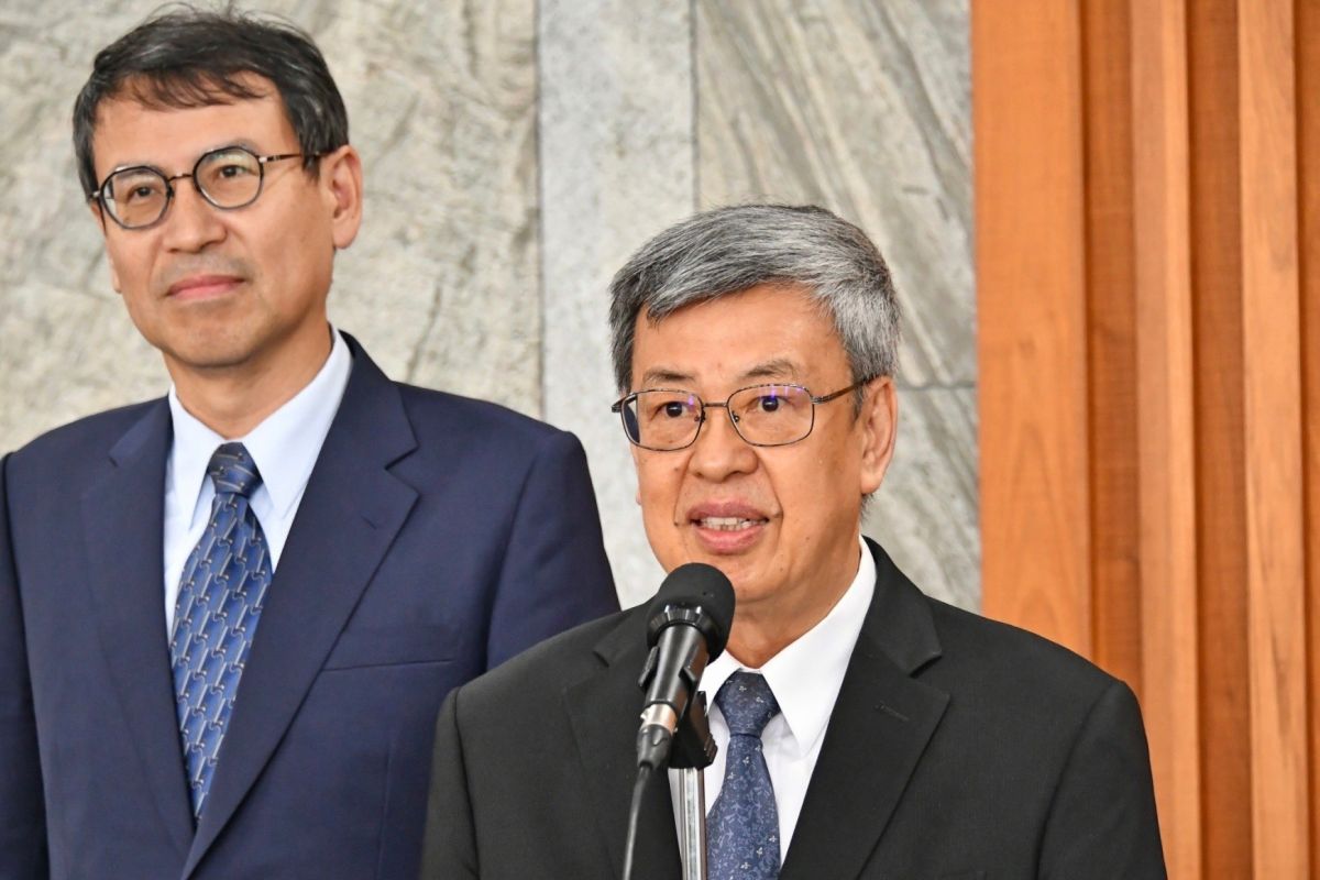 ▲陳建仁昨日備詢時提及政黨輪替一向是很多人都有的想法，遭解讀成支持政黨輪替，引發熱議。（圖／行政院提供）