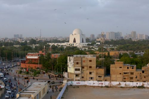 荷姆茲海峽受阻航運轉彎！這國成「最大贏家」　24天吃一年轉運量
