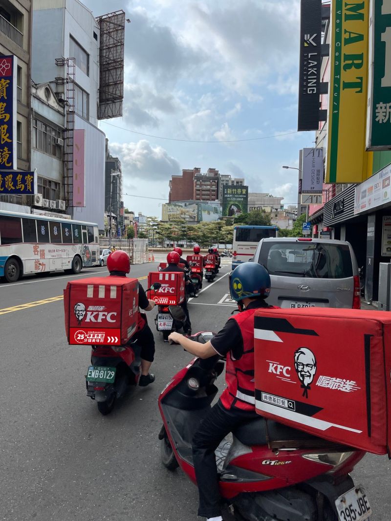 ▲肯德基首創六都外送,承諾25分鐘送到家。(圖/台灣肯德基提供)