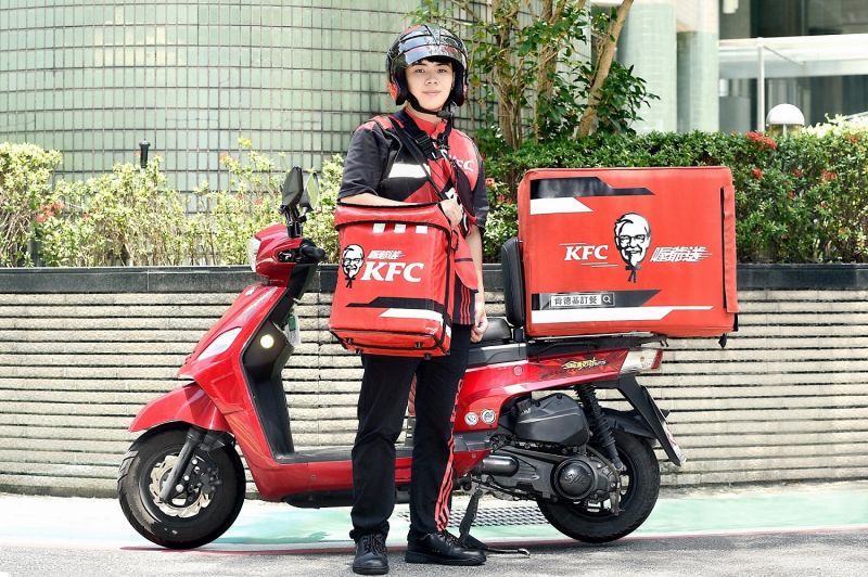 ▲肯德基自建600位外送員專屬車隊,首創六都外送。(圖/台灣肯德基提供)