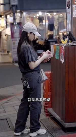 ▲▼伊能靜奇蹟凍齡,狀態像少女。(圖/翻攝自伊能靜微博) ▲▼伊能靜奇蹟凍齡,狀態像少女。(圖/翻攝自伊能靜微博)