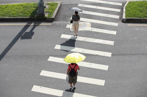 ▲天氣配圖、氣象配圖、高溫、夏天、太陽、晴天、馬路、街景。（圖／記者葉政勳攝）