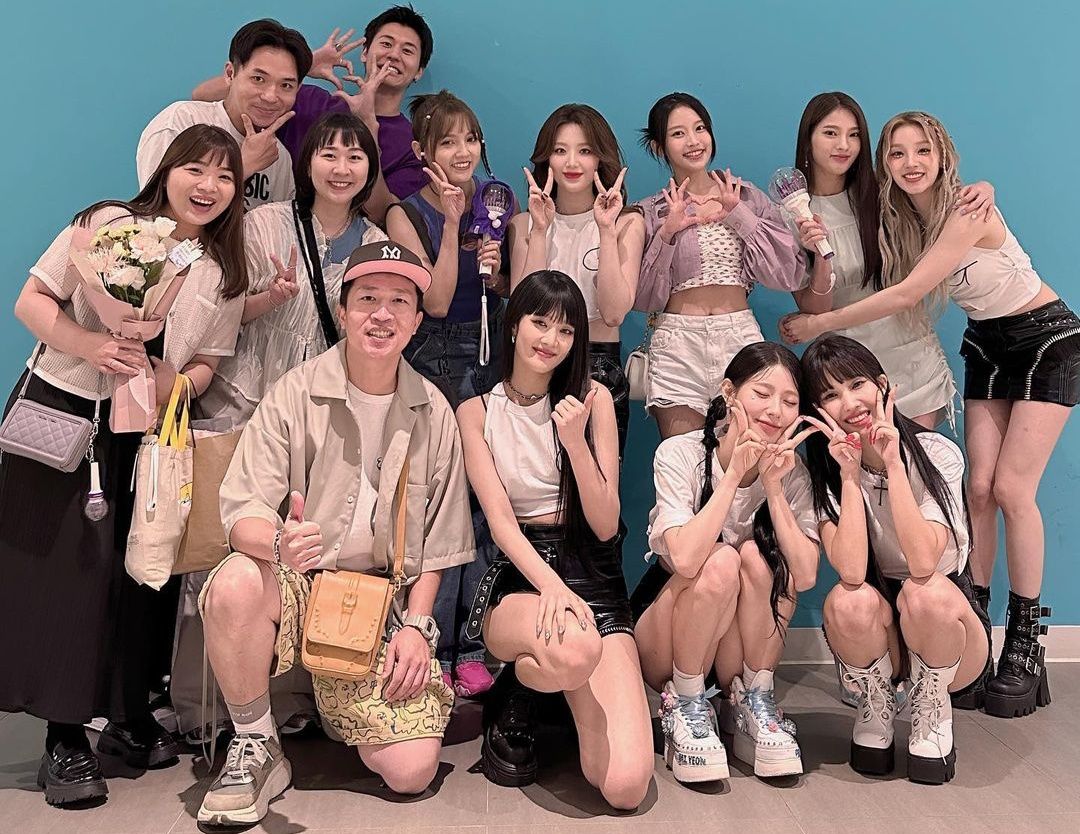 ▲張立東（前排左1）無辜被(G)I-DLE粉絲攻擊，Dora（二排左3）幫緩頰，公開會面細節。（圖／Dora IG）