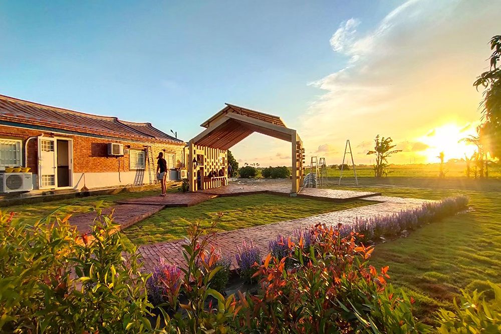 ▲新營姑爺社區與逢甲大學「混亂青年」團隊合作，以三合院做為棚架的延伸，導出「聚」的空間意象，提供居民聚會休憩的場域（圖／台南市都發局提供）