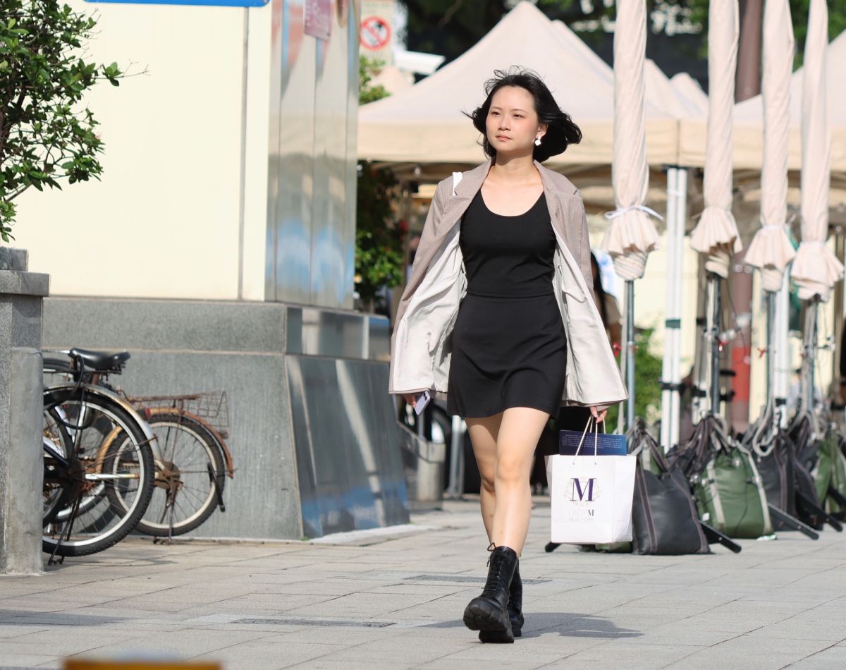 ▲今（7）節氣迎來「小暑」天氣悶熱，命理師分享養生7禁忌，喝冷飲、吃冰不能降暑，還可能會為健康埋下隱憂。此外，命理師也分享1招開運「發大財」。（示意圖／記者陳明中攝）