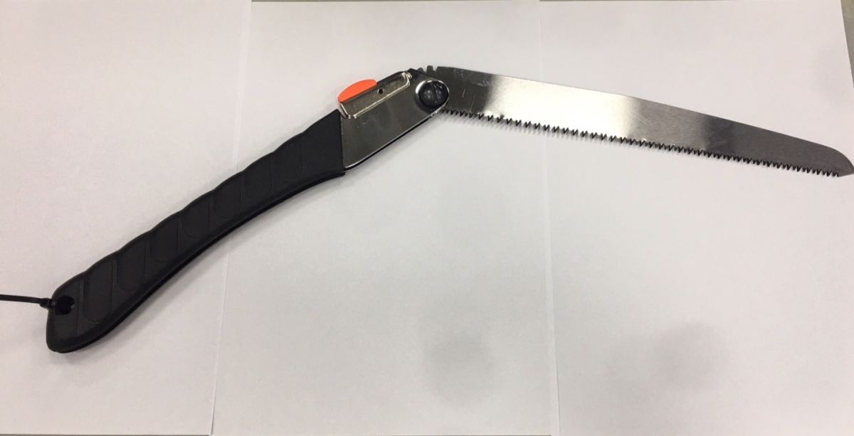 ▲因兩千塊債務，張男酒後竟持鋸子到林女工作場所討債。（圖／翻攝畫面）