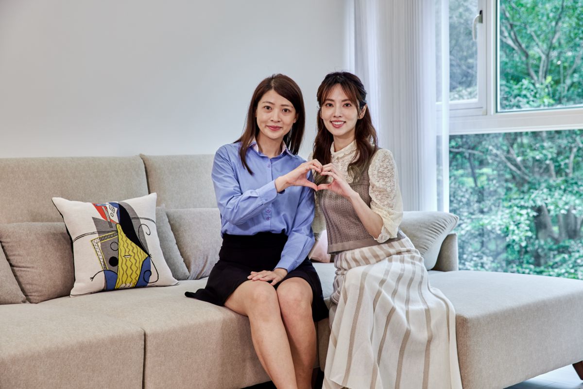 ▲23年老屋回春重生，歐德設計師張家寧(左)量身訂製日光親子宅，藝人阿諾(右)幸福開箱。(圖/品牌提供)