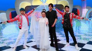 ▲日本男星城田純（右2）首登《我愛冰冰Show》。（圖／中視提供）