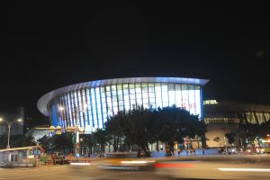 以台灣的情況來說,小巨蛋的座位數無法容納熱門場次想進場的人數,相較於國外足球場,動輒4~5萬個座位,實質上無法提供符合市場需求的票卷。(圖/NOWnews攝影中心) ▲以台灣的情況來說,小巨蛋的座位數無法容納熱門場次想進場的人數,相較於國外足球場,動輒4~5萬個座位,實質上無法提供符合市場需求的票卷。(圖/NOWnews攝影中心)