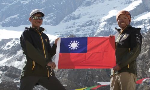 ▲呂忠翰、張元植以及雪羊去年曾一起攀登8000公尺高山，世界第七高峰道拉吉嶺。（圖／橘子關懷基金會提供）