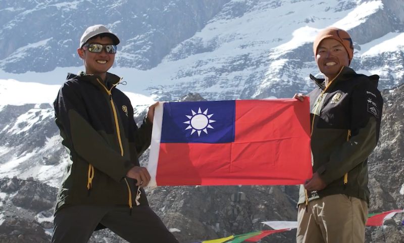 ▲呂忠翰、張元植以及雪羊去年曾一起攀登8000公尺高山,世界第七高峰道拉吉嶺。(圖/橘子關懷基金會提供)