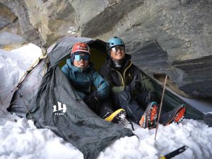 ▲呂忠翰、張元植以及雪羊一起攀登8000公尺高山，世界第七高峰道拉吉嶺。（圖／橘子關懷基金會提供）