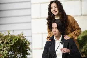 ▲新木優子（上）跟山下智久在《SEE HEAR LOVE 看不見聽不見也愛你》電影中相愛。（圖／天馬行空）