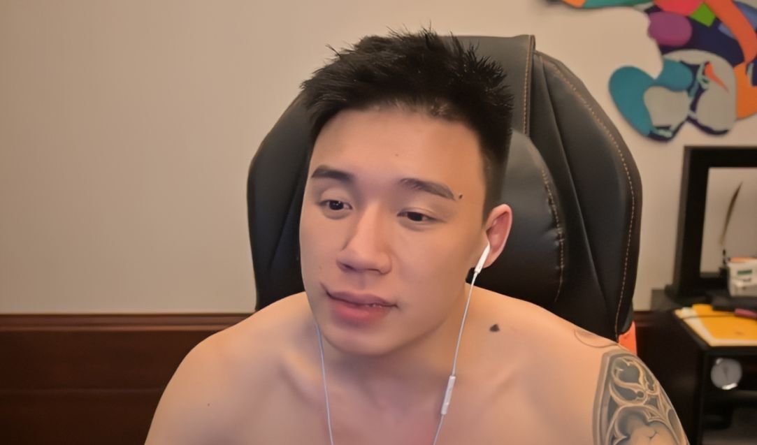 ▲《拳上》Toyz不敵鐘培生，在第4回合遭裁判判定TKO（技術擊倒），賽後他回家也立刻開起直播，認了輸了拳賽確實很難過。（圖／YT@Toyz）