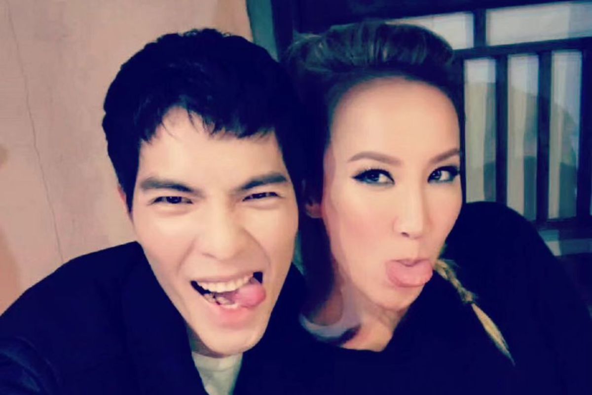 ▲蕭敬騰（左）曬出與李玟吐舌照，痛喊「我會永遠永遠的想念妳」。（圖 / 蕭敬騰臉書）