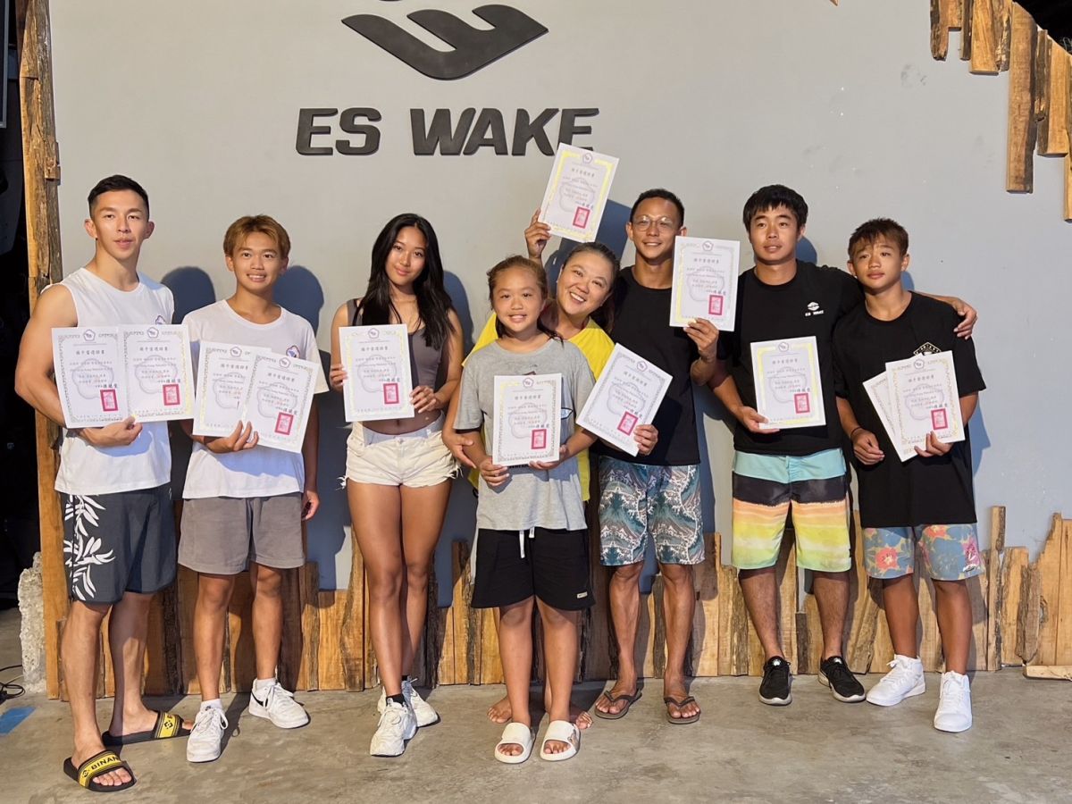 ▲「ES Wake 台灣滑人部落」位於新北市八里區的水上休閒運動俱樂部，提供拖艇滑水與快艇衝浪的運動設施和專業教學。（圖/品牌提供）
