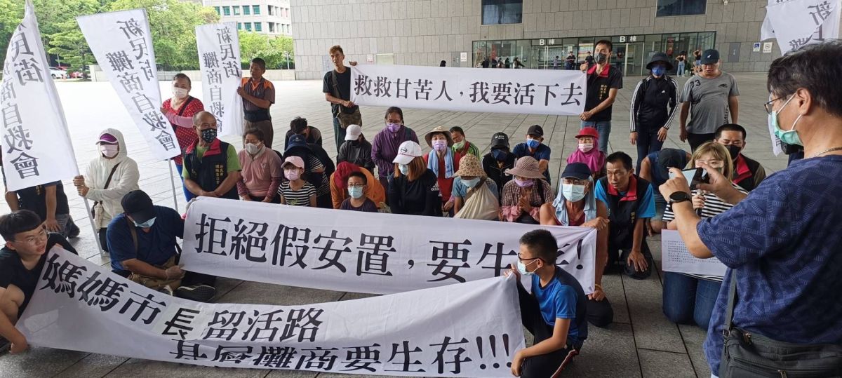 ▲中市「新民街倉庫群」近百攤商到市府陳情盼展延租約續營業(圖／柳榮俊攝2023.7.6)