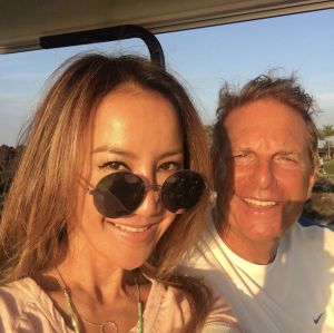 ▲Bruce(右)當年在已婚狀態下主動追求李玟,雖然多次被拒絕,但他仍苦苦追求並承諾離婚。(圖/翻攝自李玟IG) ▲Bruce(右)當年在已婚狀態下主動追求李玟,雖然多次被拒絕,但他仍苦苦追求並承諾離婚。(圖/翻攝自李玟IG)