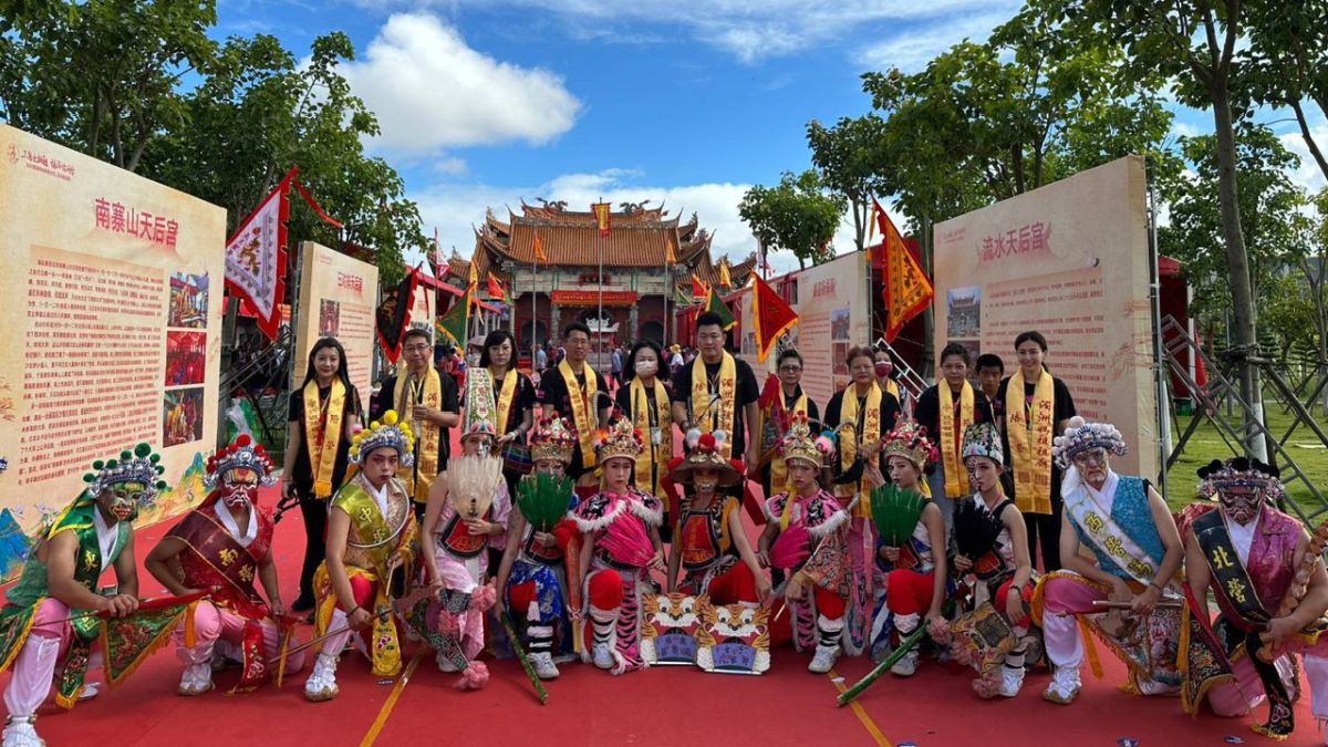▲台灣媽祖會大甲鎮瀾宮南區分會率百位信眾一同前往參與「2023首屆閩南媽祖文化三島會香活動」。（圖／台灣媽祖會提供）