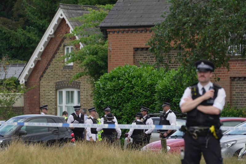 ▲英國警方今天表示，一輛汽車在倫敦西南部溫布頓（Wimbledon）撞上一所小學建築物，造成一名女童死亡。（圖／美聯社／達志影像）