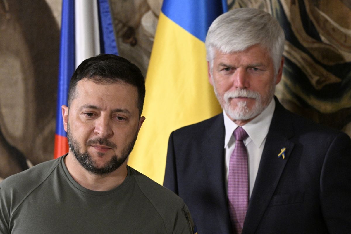 ▲烏克蘭總統澤倫斯基訪問完保加利亞後，又抵達捷克首都布拉格，與捷克總統帕維爾會晤，繼續推動烏國加入北大西洋公約組織（NATO）。（圖／美聯社／達志影像）