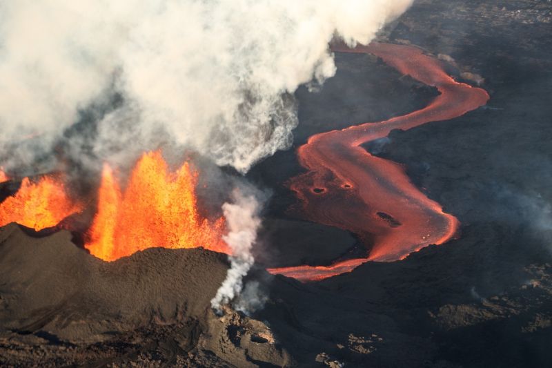 ▲冰島在24小時內紀錄到約2200多次地震，這意味著接下來可能持續會有地震活動外，火山也可能開始運動甚至噴發。（圖／取自pixabay）
