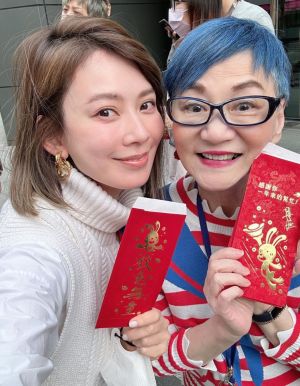 ▲Melody(左)當初的藝名「殷悅」由資深藝人張小燕(右)所取。(圖/翻攝Melody IG) ▲Melody(左)當初的藝名「殷悅」由資深藝人張小燕(右)所取。(圖/翻攝Melody IG)