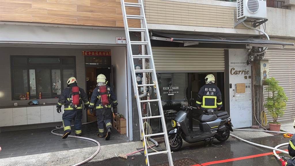 ▲警消獲報後，立刻派遣大量人手前往搶救。（圖／翻攝畫面）