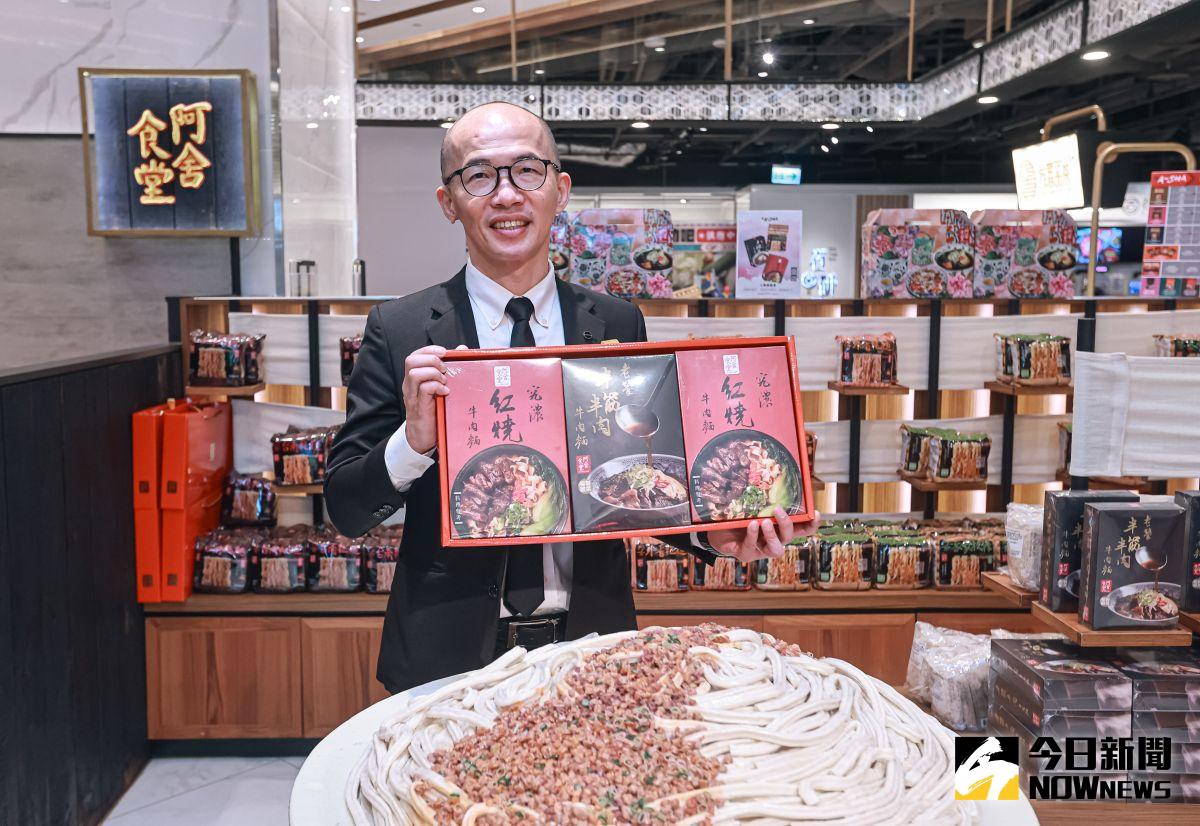 ▲阿舍乾麵台南二廠將朝向全自動化無人工廠前進，生產的將是「新世代」可快煮、可泡也可微波的麵，引領邁向阿舍2.0。圖為阿舍總經理羅大為。（圖／攝影記者葉政勳）